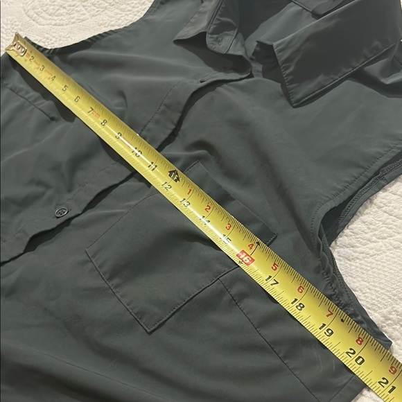 Gaiam On the Move Sleeveless Button-Up Top - Dark Gray/green. Size M. - Picture 7 of 10